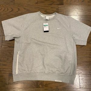 Men’s XL Nike Short Sleeve Sweatshirt NEW WITH TAGS
